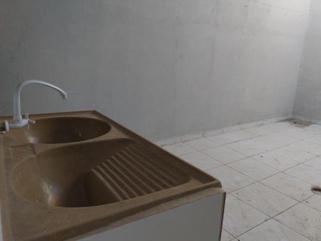 Casa tipo duplex 2 suítes, varandão, garagem coberta com cisterna e quintal Gigante - Foto 10
