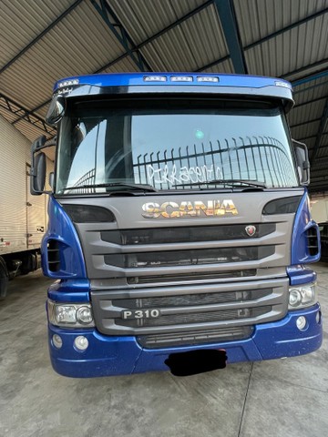 SCANIA P310 ANO 2014 COM BAÚ ISOTÉRMICO