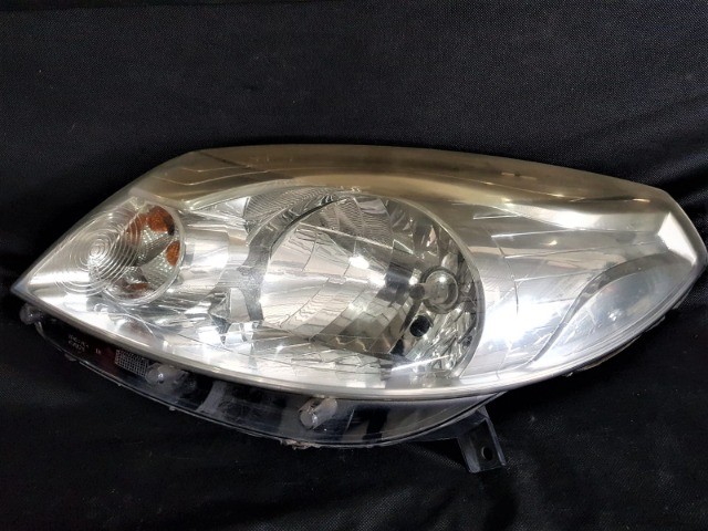 Farol Sandero 12/14 mascara negra.