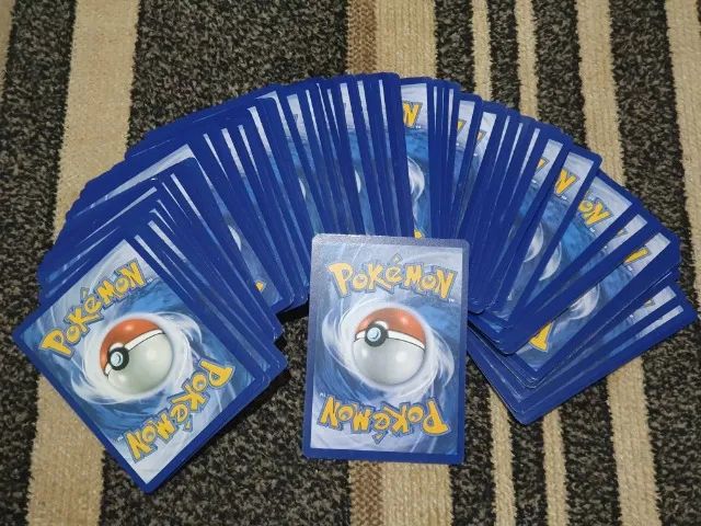 Lote 50 cartas originais aleatórias Pokémon - Sem repetidas em