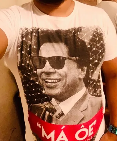 Camiseta Silvio Santos red feather tam P