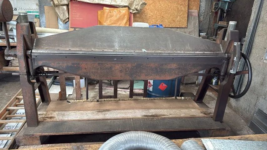 Dobradeira Industrial manual para chapas de 2 mm