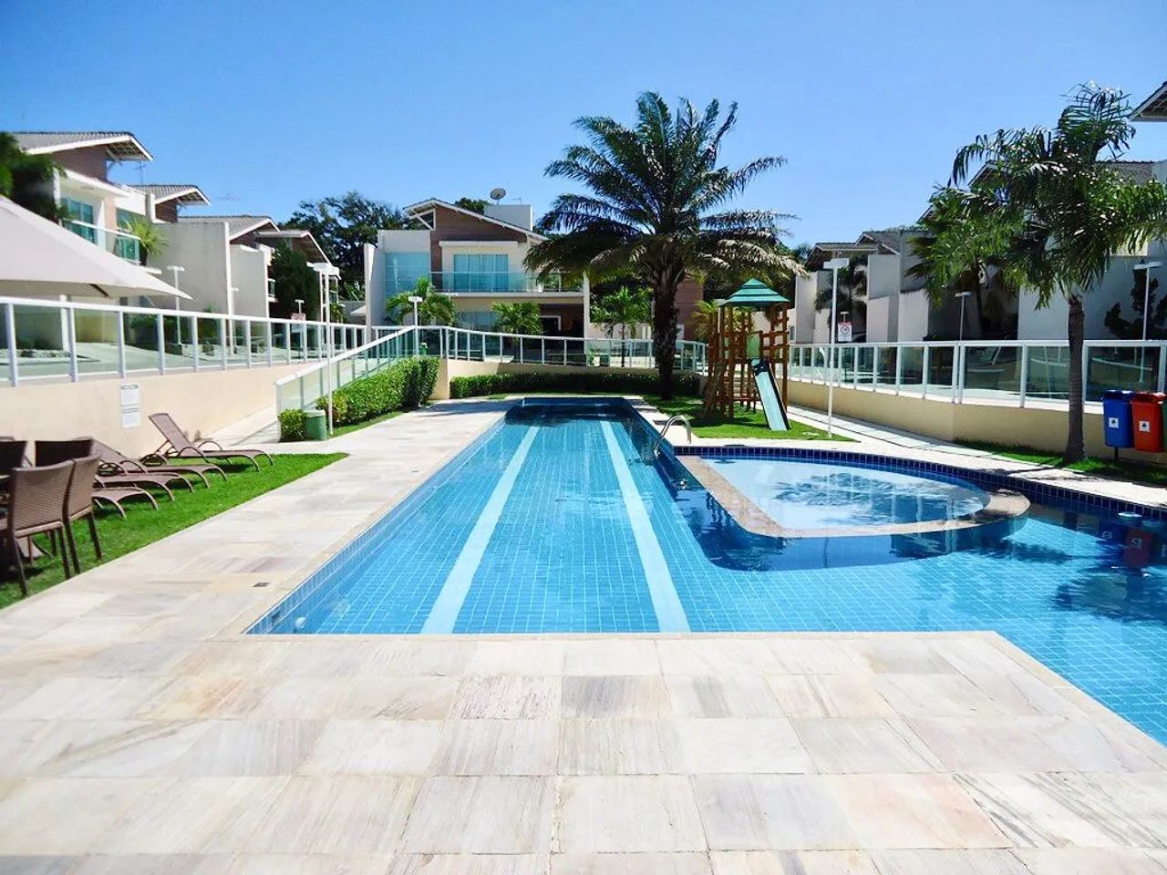 Casa duplex em Fortaleza, 242 m² área construída, 05 suítes, deck completo, 06 vagas - Foto 3