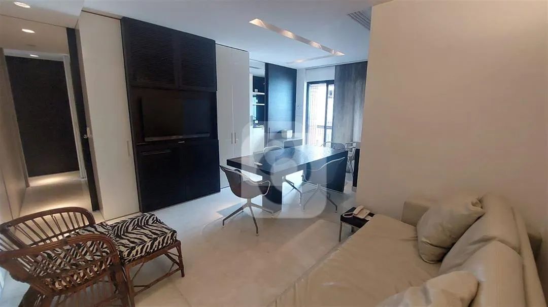 SELECIONE - Flat 2 quartos, sendo 1 suíte