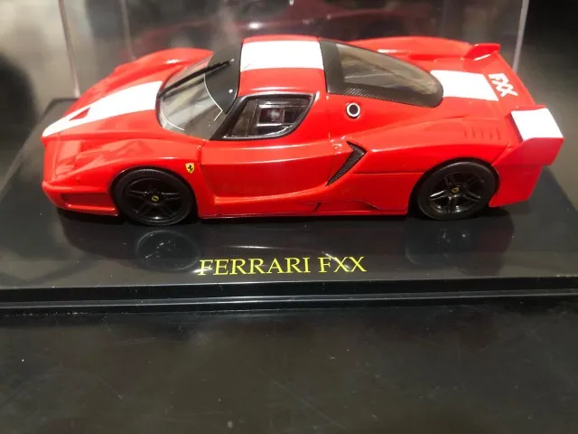 FERRARI COLEÇÃO ORIGINAL EM METAL 1/43- com sêlo de garantia Ferrari, tenho outros modêlos