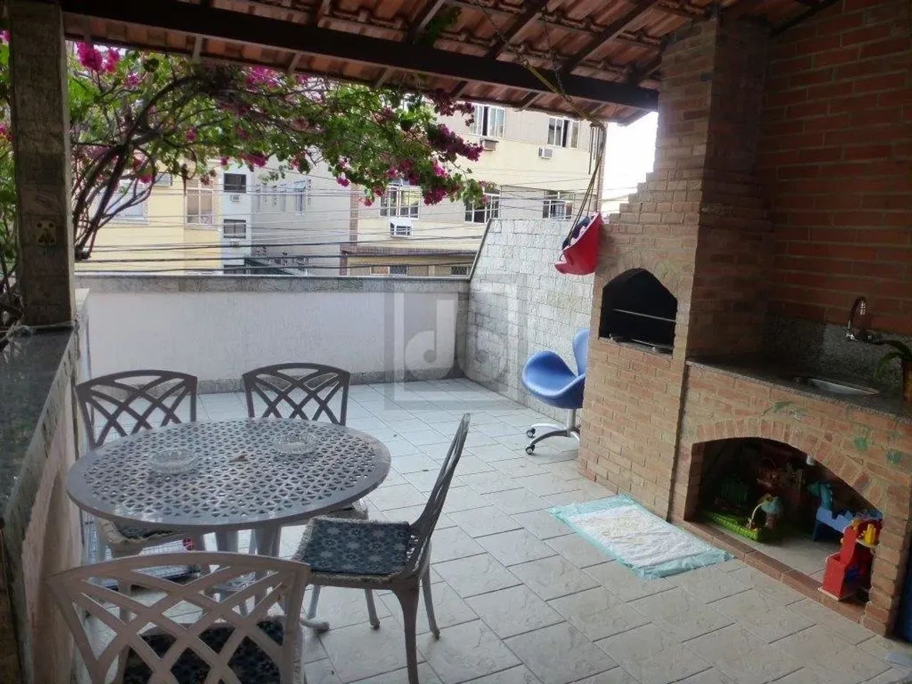 Excelente - casa - Quintal - Churrasqueira - Salão - 4 Quartos - Garagem - 324m²