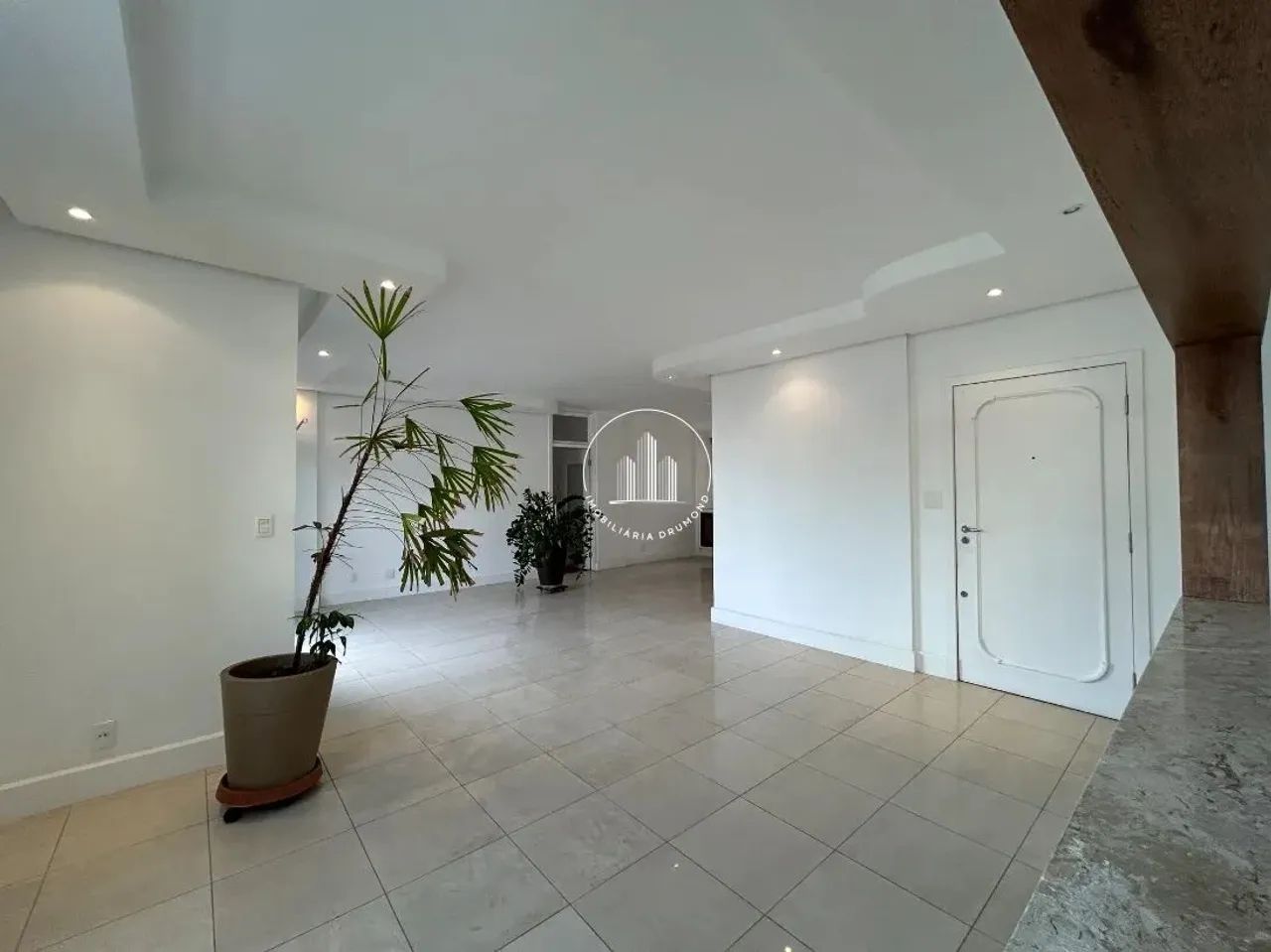 Apartamento 4 Quartos com 2 Suítes e 211m² - Centro - Foto 5