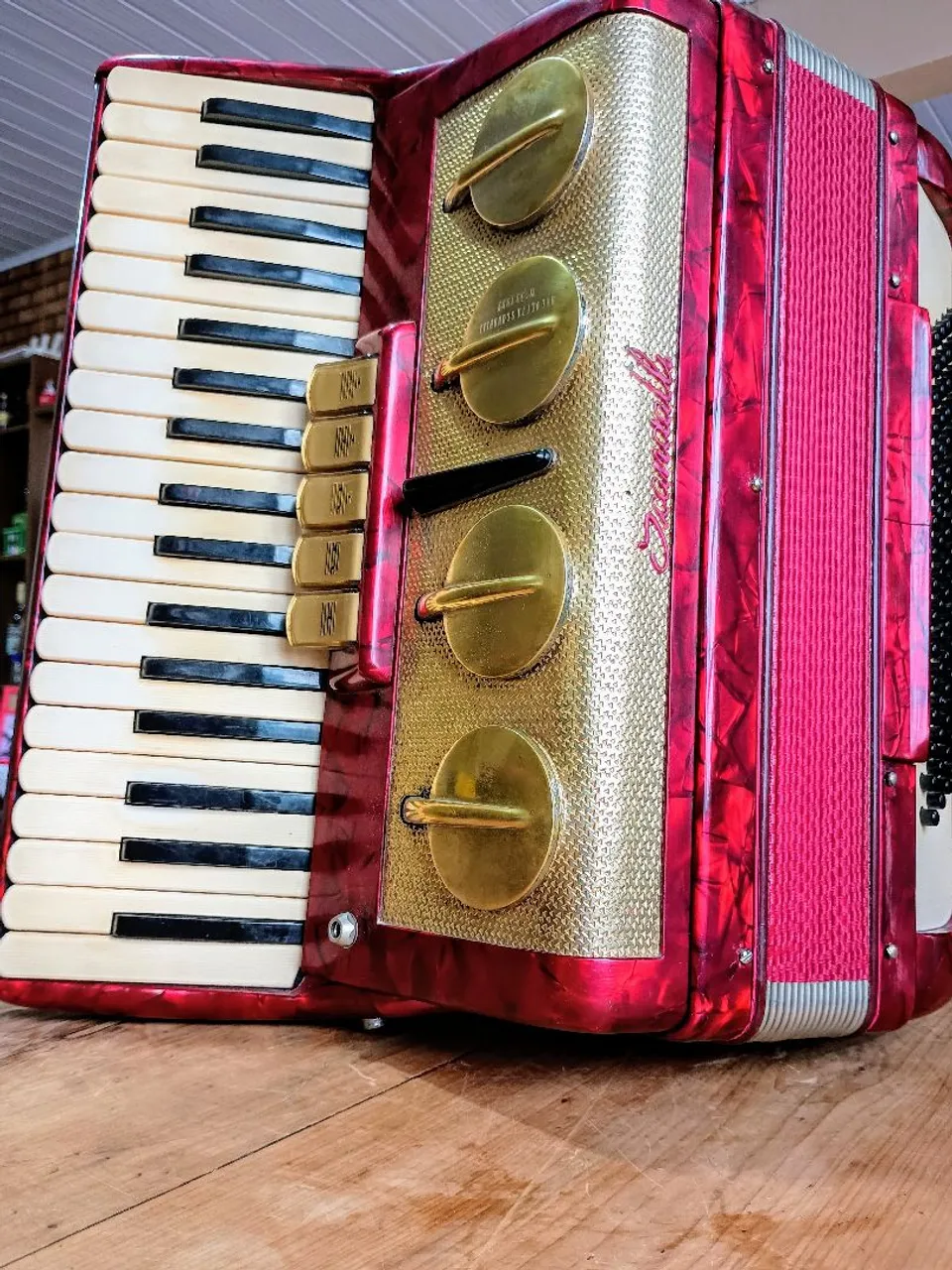 Acordeon Scandalli 80 baixos 