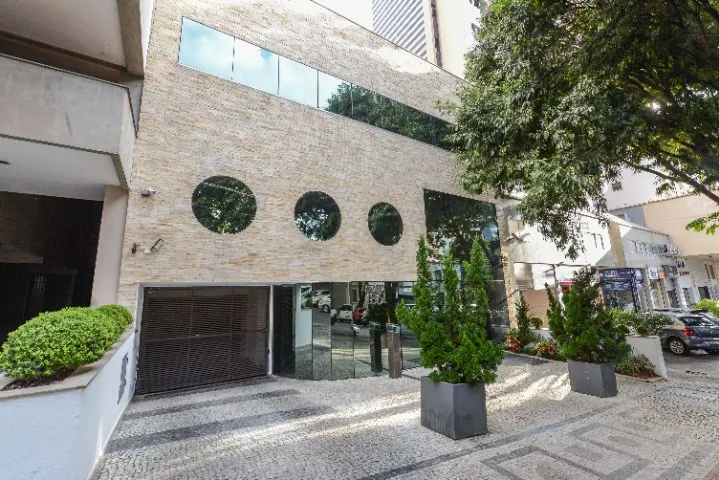 Cobertura luxuosa com 2 quartos no Bairro de Lourdes em BH: Conforto e Sofisticação