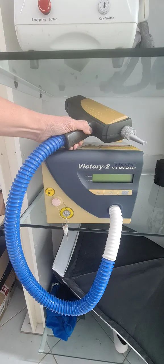 LASER Nd Yag Q Switch para remoção de tatuagem