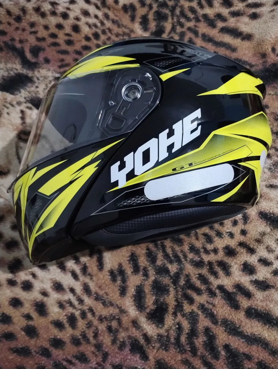 Capacete Yohe GT, tamanho M, amarelo e preto