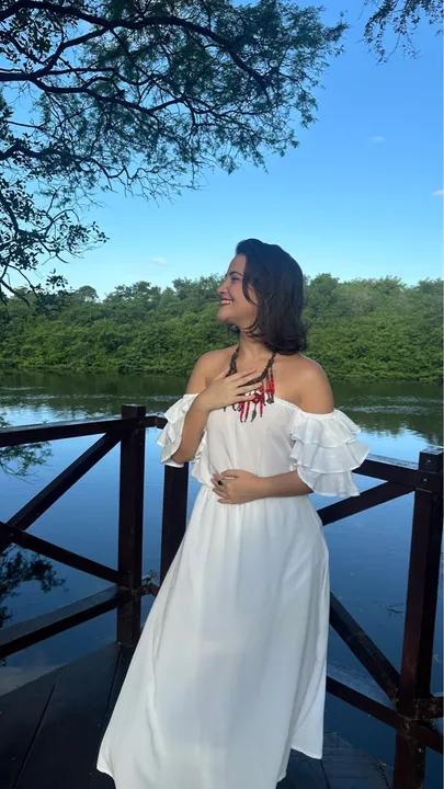 Vestido branco de renda para ocasiões especiais