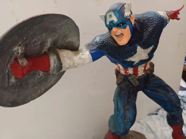 VENDA DE GRANDE MINIATURA CAPITAO MARVEL