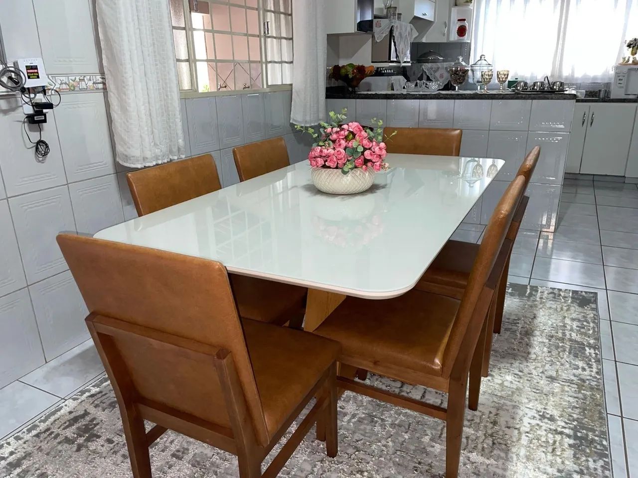 Mesa de jantar nova pronta entrega de madeira 