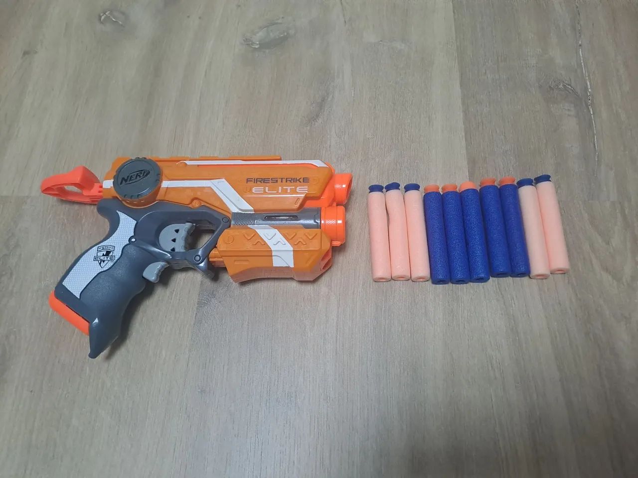 Brinquedo Nerf com laser + 10 dardos e alvo - Foto 2