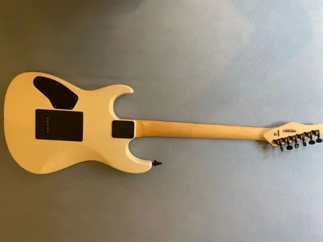 Guitarra Elétrica Tagima TW Series TG-510 de Tília White com Diapasão de Madeira Técnica