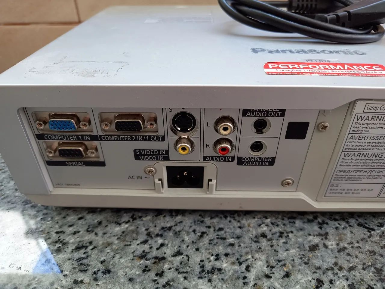 Vendo Projetor Panasonic PT-LB78, 3000 lúmens, funcionando com apenas 1600 horas de uso. - Foto 3