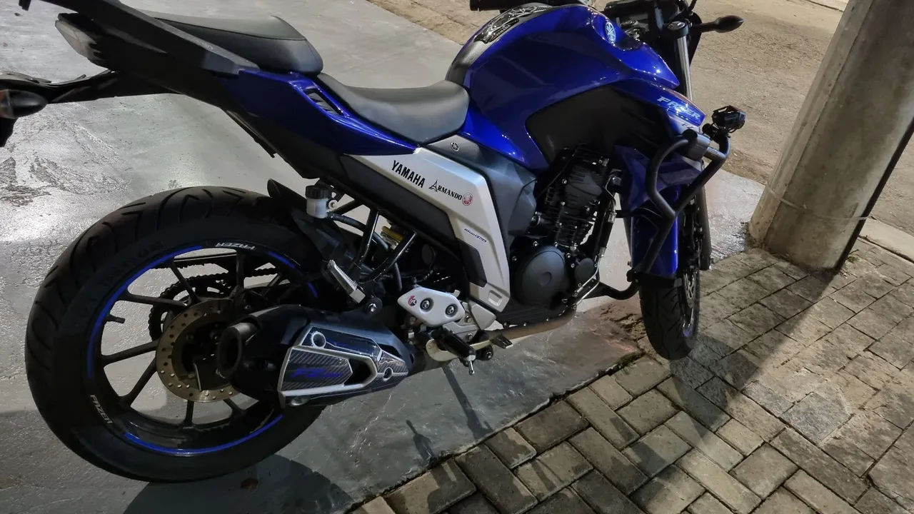 Vende-se FZ25 KM 24k zerada. 