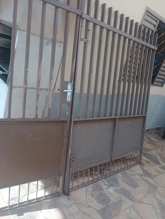 Portão social e garagem