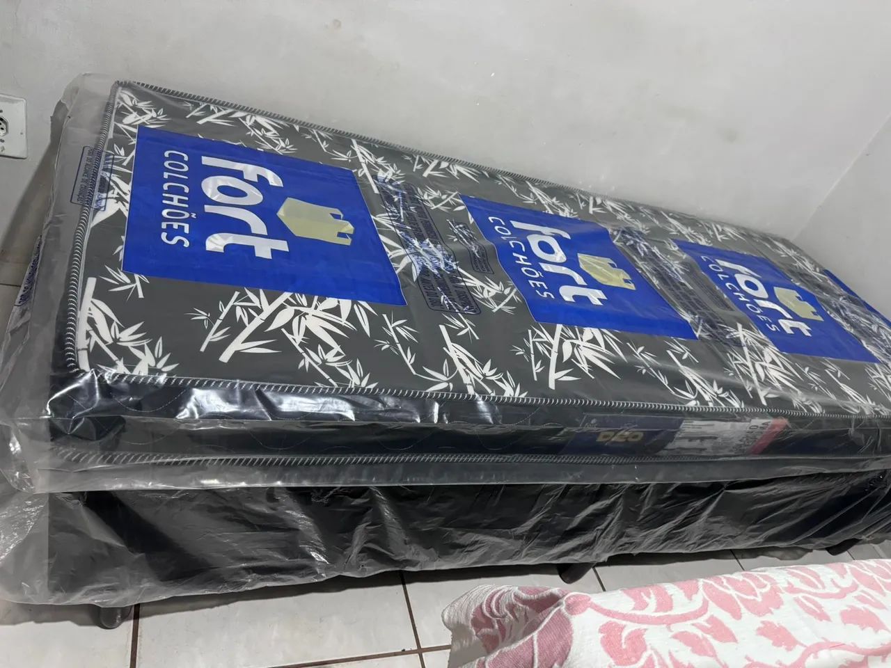 CAMA BASE SOLTEIRO BOX + COLCHÃO, NOVA - Foto 2