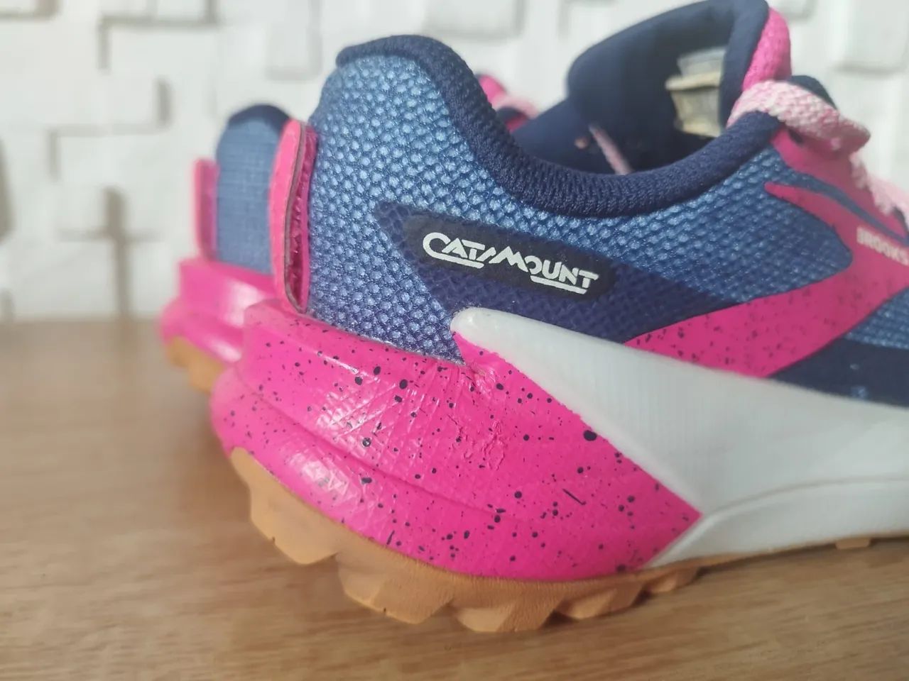 Tênis Brooks Calmont Trail Feminino tamanho 34 - Foto 2