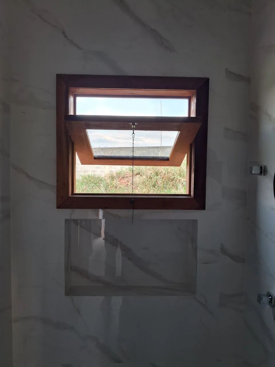 Janela Madeira Maciça  - Foto 4