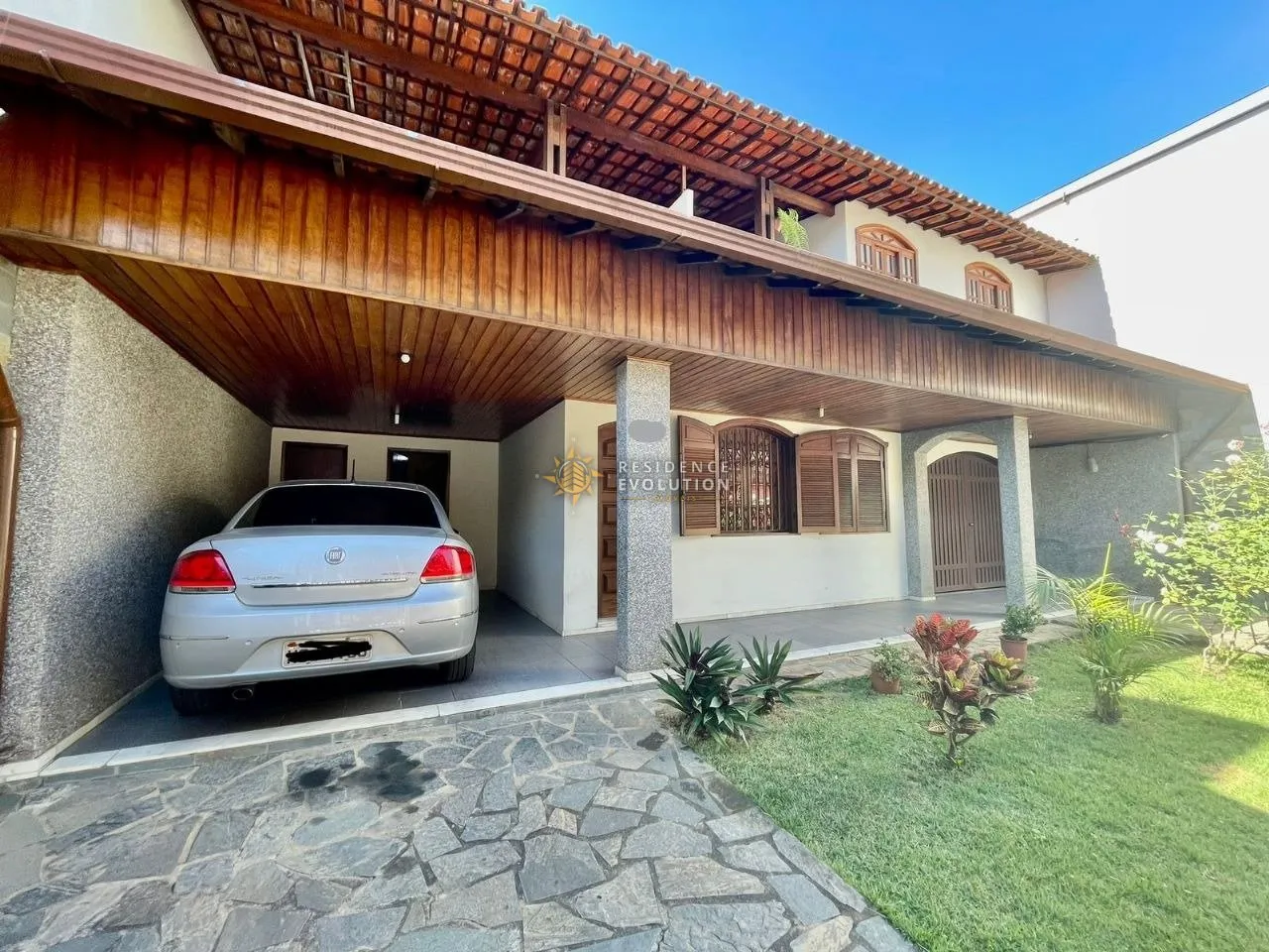 Casa Duplex com Armários Planejados - BH - Santa Cruz - 5 Quartos (1 Suíte) - 5 vagas