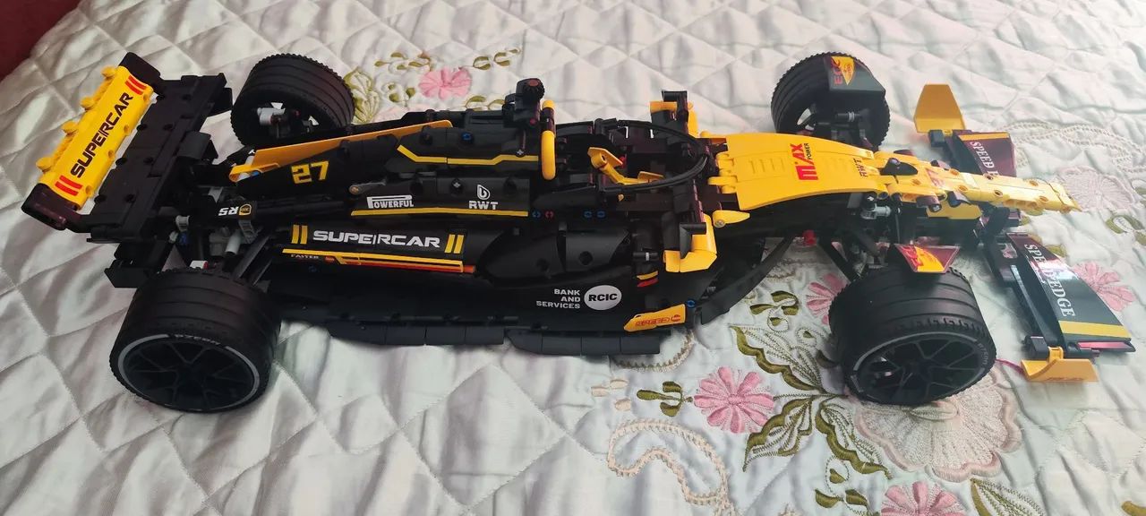 Carro de corrida Lego