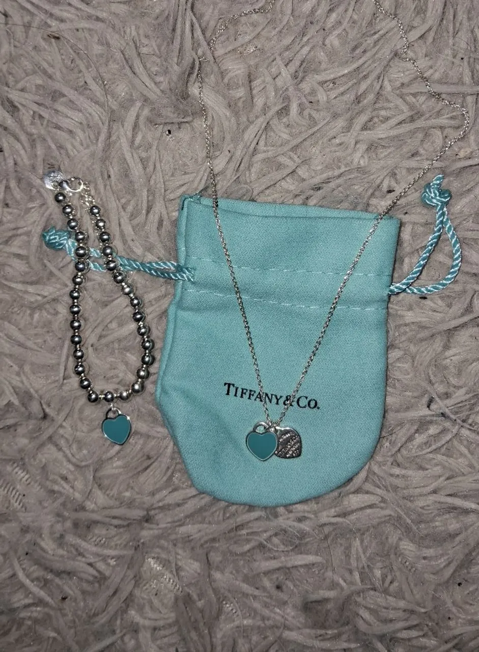 Conjunto estilo Tiffany & Co: Colar e pulseira coração