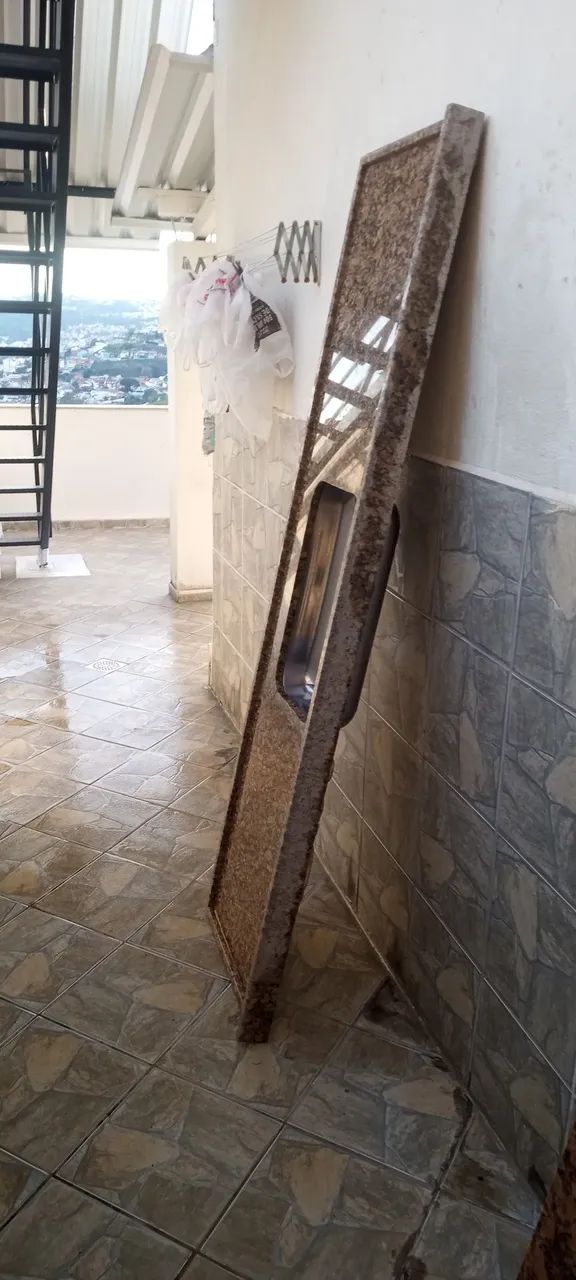 Pia e tampo de mesa em Granito Florença 