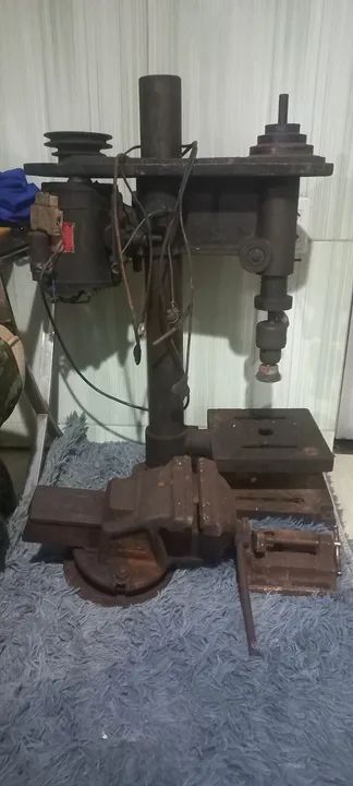 Máquina de Furar de Bancada Industrial