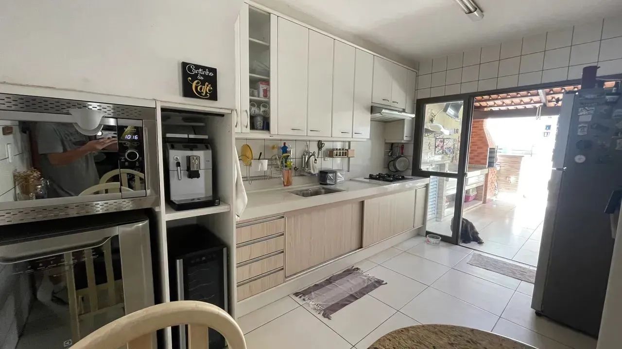 Casa de condomínio para venda tem 164 metros quadrados com 4 quartos