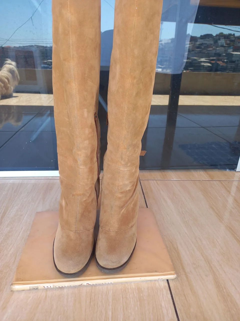 Bota Cano Alto Camurça caramelo  - Foto 2