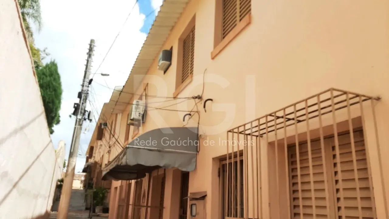 Casa em condominioi fechado ,semi mobiliada com um quarto, podendo ser dividido em dois es - Foto 2