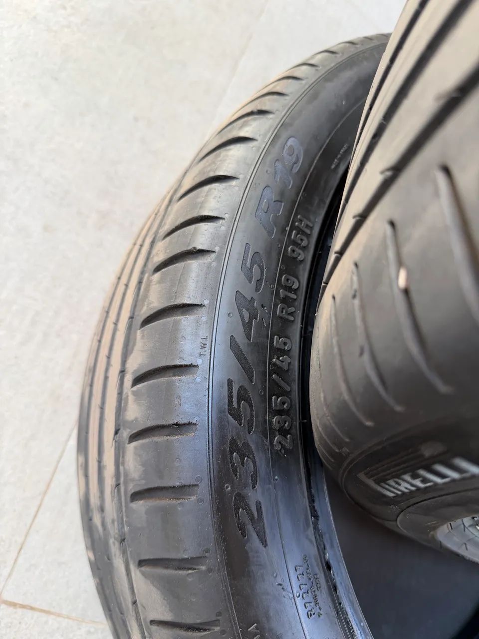 Pneus Pirelli Scorpion 235/45/19 - Foto 2