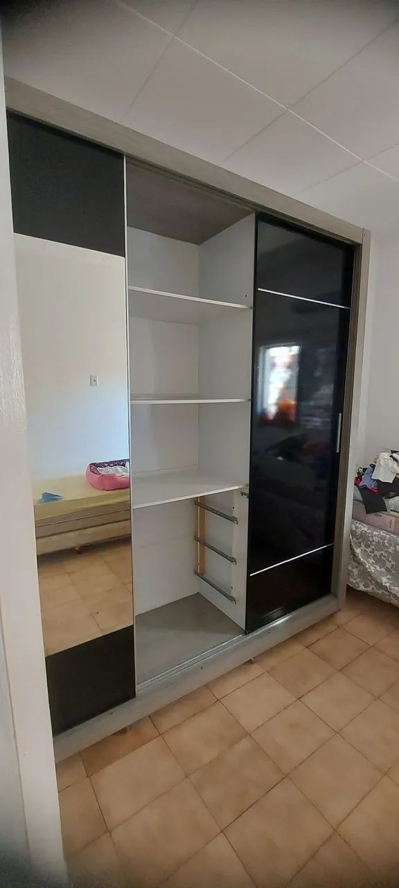 Guarda-Roupa Moderno com Espelho - Foto 2