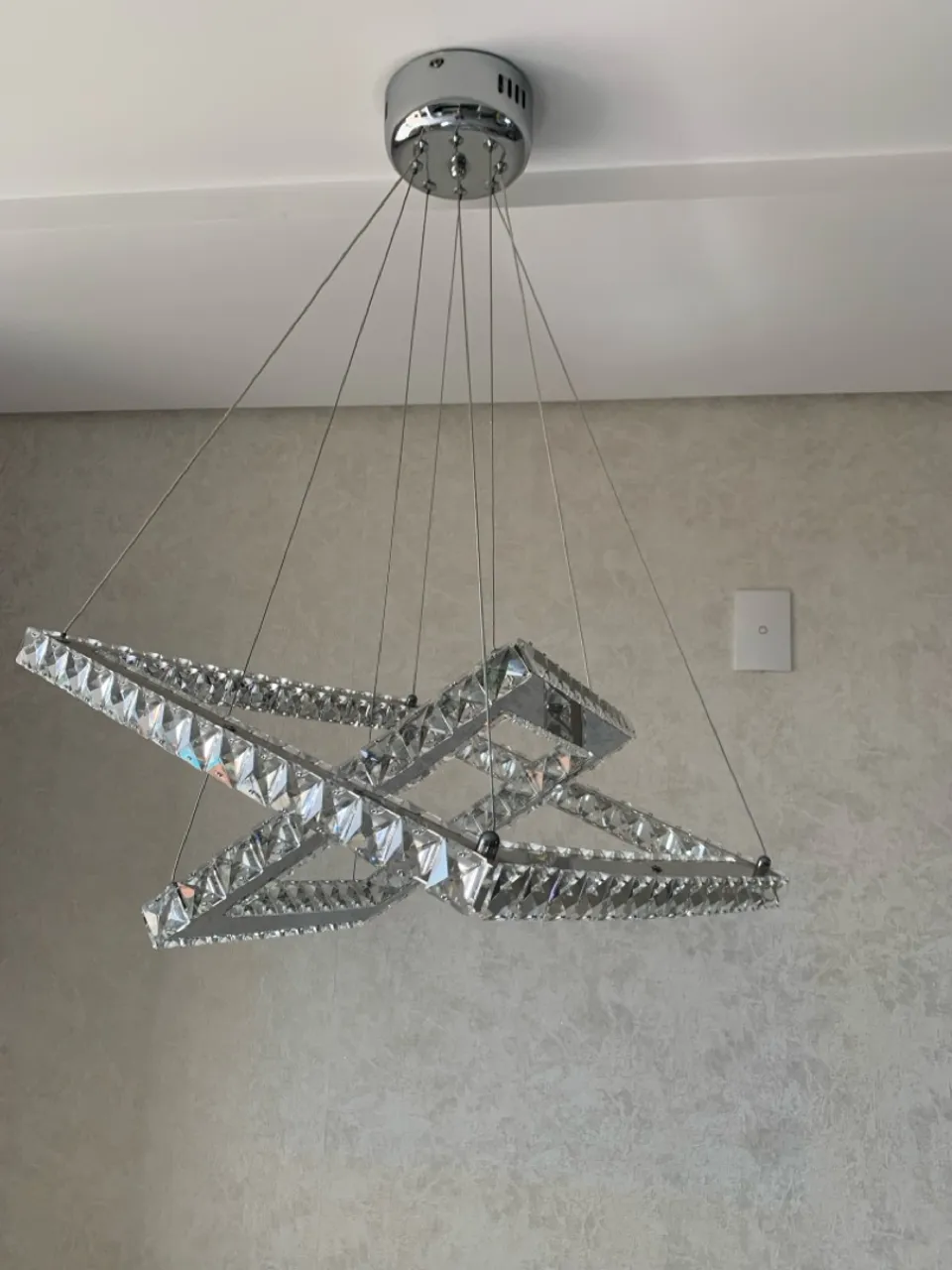 Pendente de cristal e LED