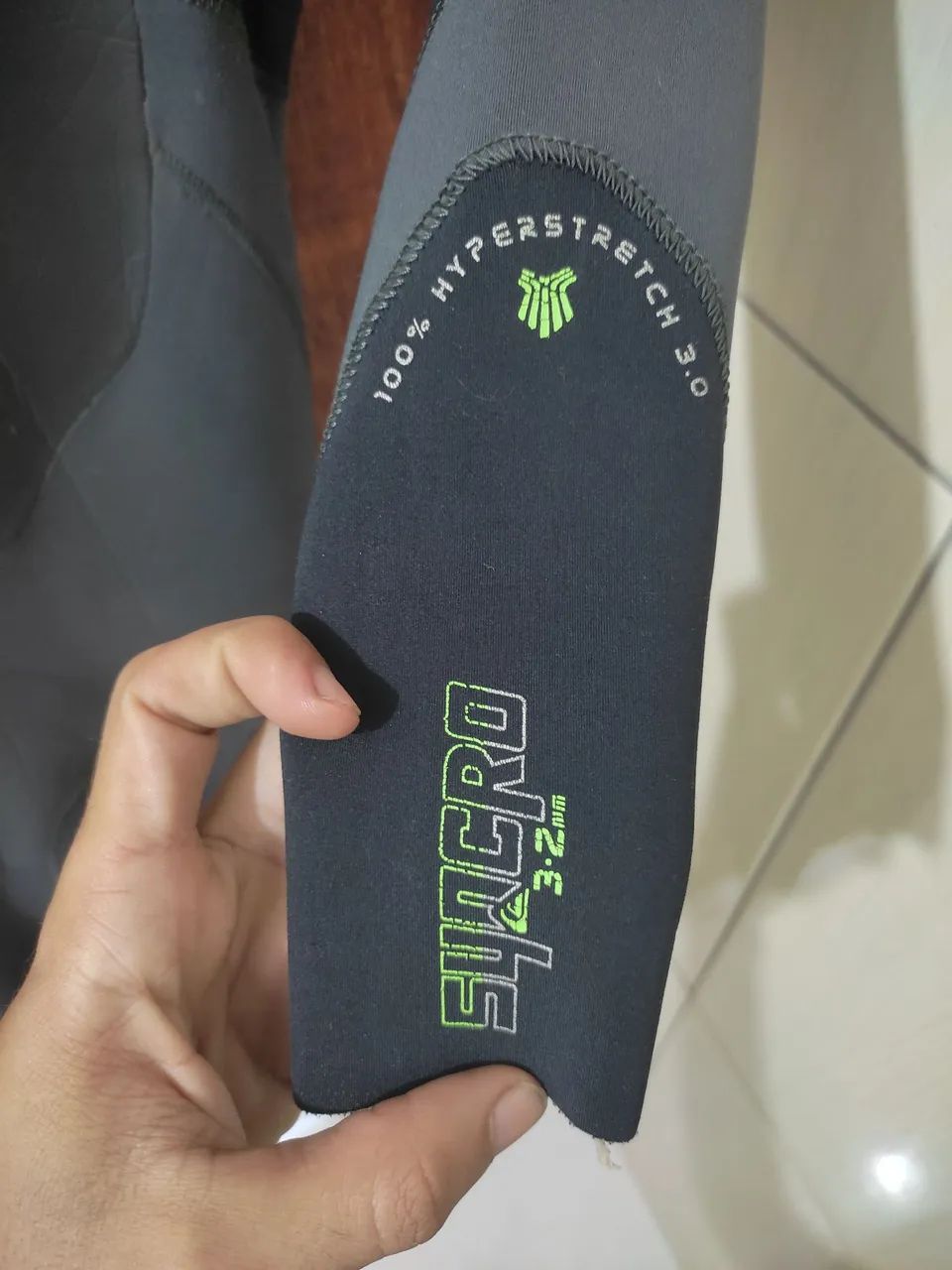 Long Jhon Neoprene Quiksilver 3.2mm Tamanho M 350$ pra sair logo - Foto 2