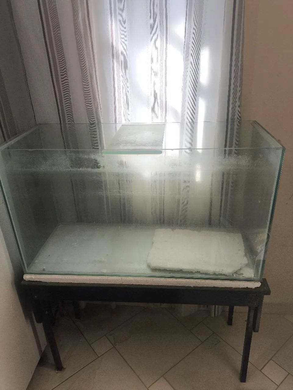 Aquário com vidro 12 mm C 1.00 M X A 0.56 Cm X L 0.40 Samp C 0,45 X A 0,26 X  L 0.30. - Foto 3