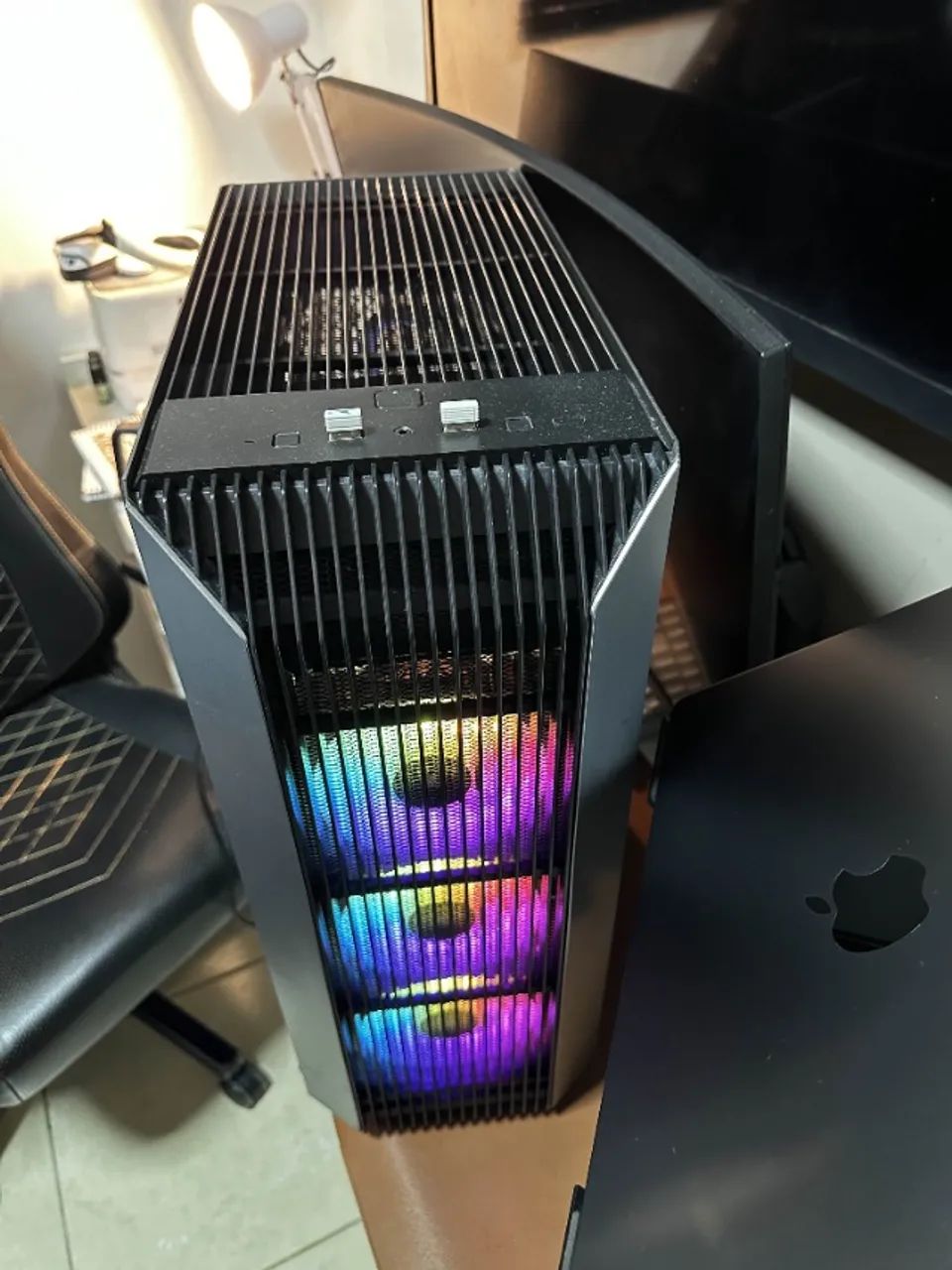 PC Gamer AMD Ryzen 5 3600, RX 5700 XT 8GB GDDR6, ASRock X570, 16GB RAM 3600Mhz com WiFi - Foto 4