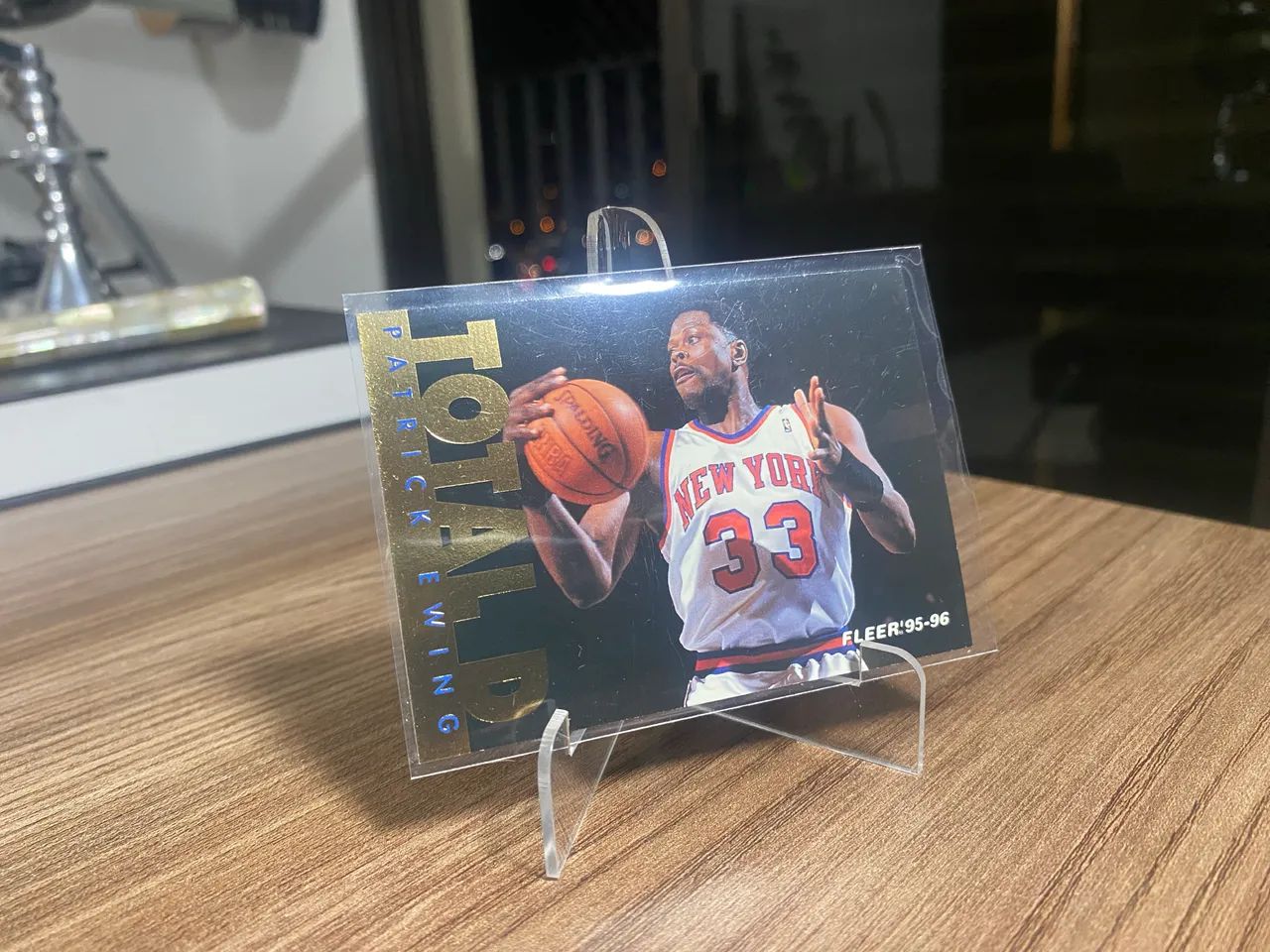 Patrick Ewing - Card número 199 da coleção Fleer NBA 95-96 - Em ótimo estado!
