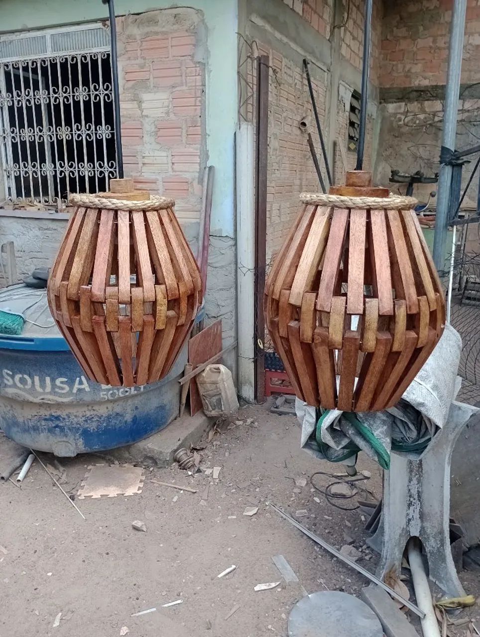 Lustre rústico em madeira para sala de jantar