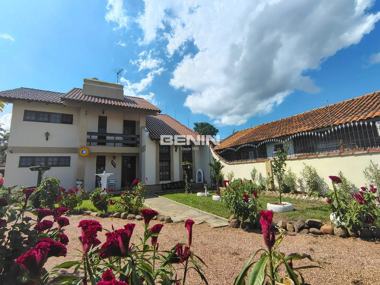Venda de Sobrado em Canoas-RS, bairro Harmonia com 344m² Área Const. Venda de Sobrado em C