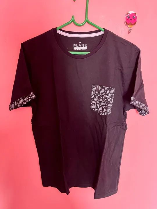 Camiseta Preta Plane com Bolso TAM M 