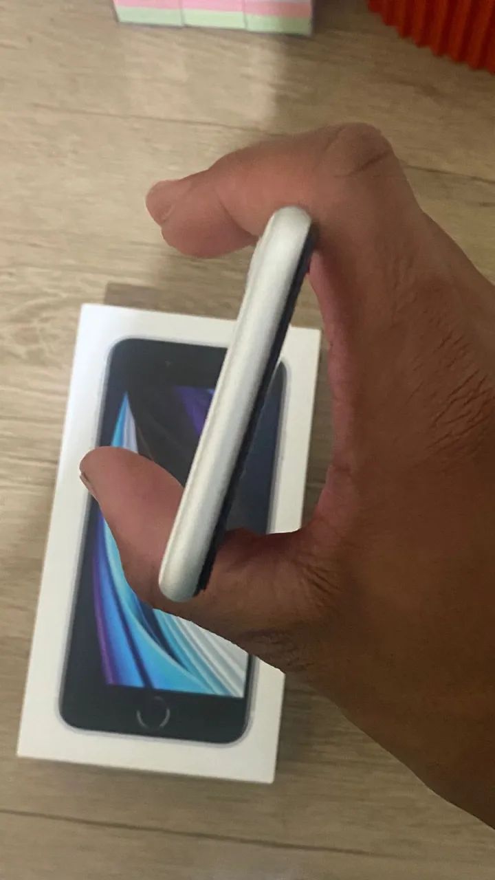 iPhone SE2 - Celulares e Smartphones - Minduri 1456015898 | OLX