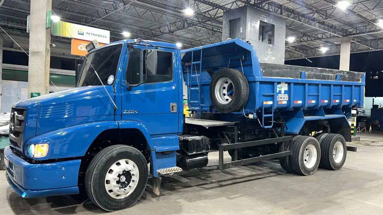 Caminhão Caçamba ano 2016. R$ 370.000  - Foto 6