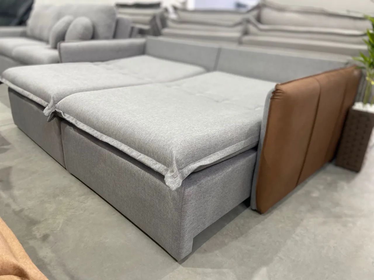 Sofá cama moderno slim sem caixaria 