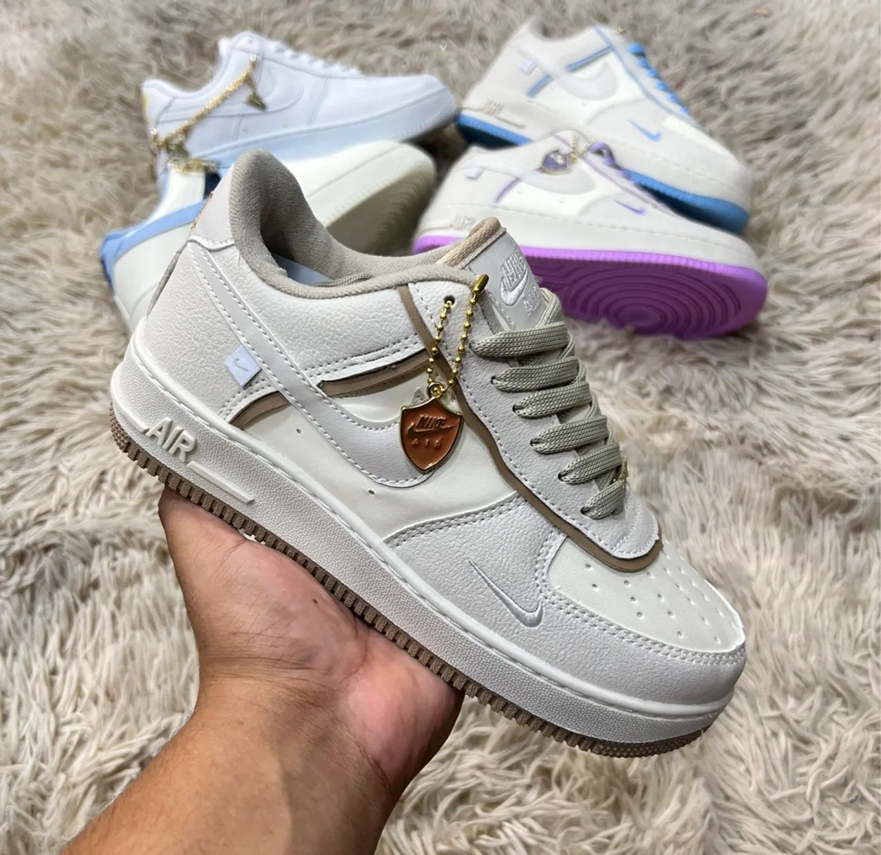 Tênis Nike Air Force 1 - Bege com Detalhes