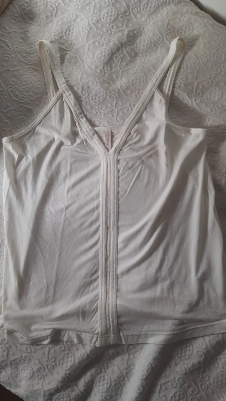 Blusa Canelada Yessica Off-White - Básica, Elegante e Versátil ?