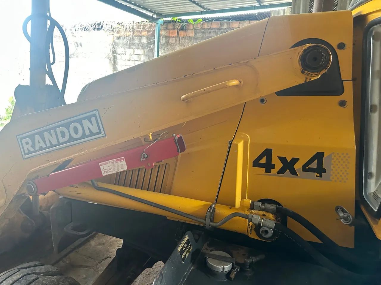 Retroescavadeira Randon 4x4 ano 2008 único dono  - Foto 4